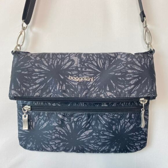 Baggallini Onyx Floral Flip Zip Crossbody Bag - Picture 12 of 12